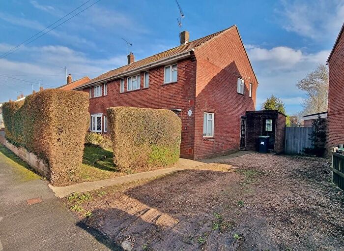 4 Bedroom Semi-Detached House For Sale In Newbarn Road, Bedhampton, PO9