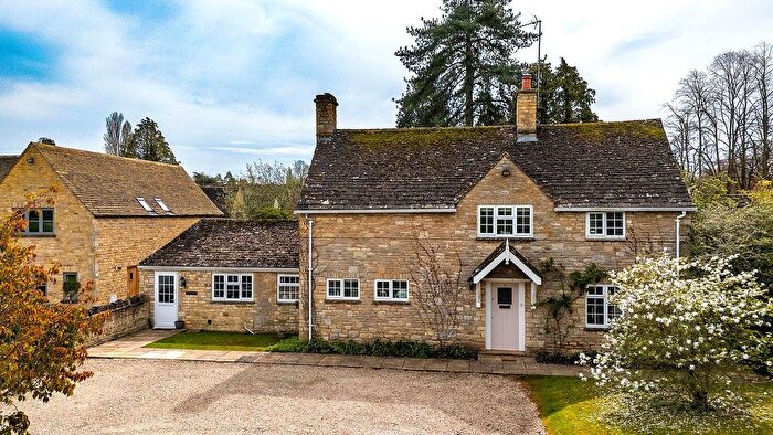 3 Bedroom Detached House For Sale In Shipton-Under-Wychwood, OX7