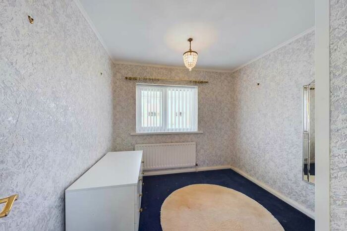 3 Bedroom Semi-Detached House For Sale In 25 Hopedene, Leam Lane, Gateshead, NE10