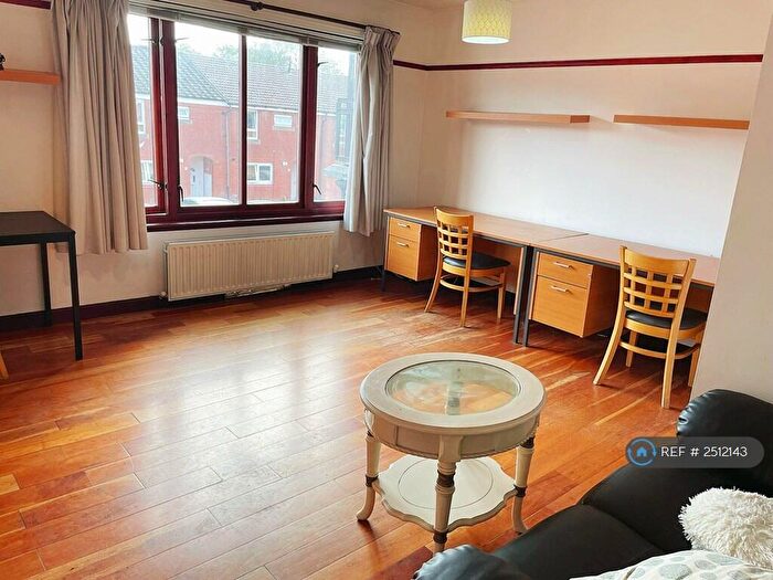 2 Bedroom Flat To Rent In Walker St, Glasgow, G11