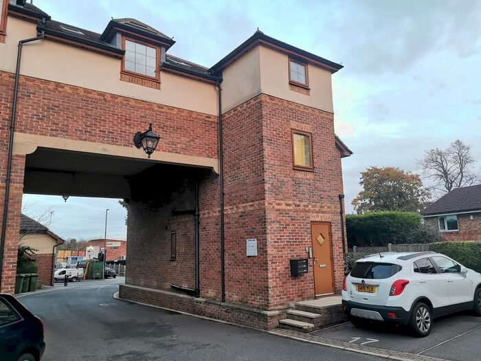 1 Bedroom Flat To Rent In Highfield Court, Ossett, West Yorkshire, Uk, WF5