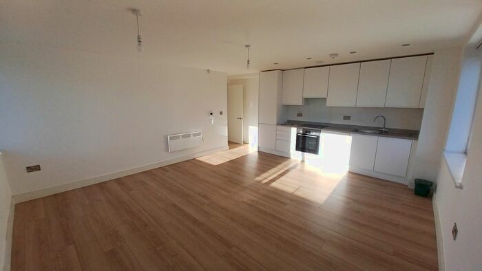 2 Bedroom Flat To Rent In Carrs Road, Cheadle, SK8