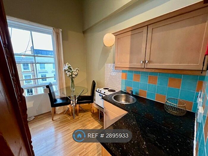 Studio To Rent In St. Stephen's Gardens, London, W2