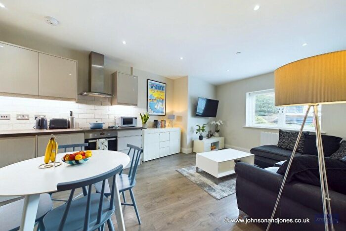 1 Bedroom Flat For Sale In Mead Court, Chertsey, Surrey, KT16