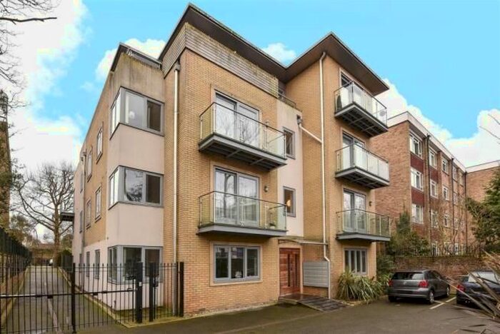 2 Bedroom Flat To Rent In Upper Richmond Road, London, SW15