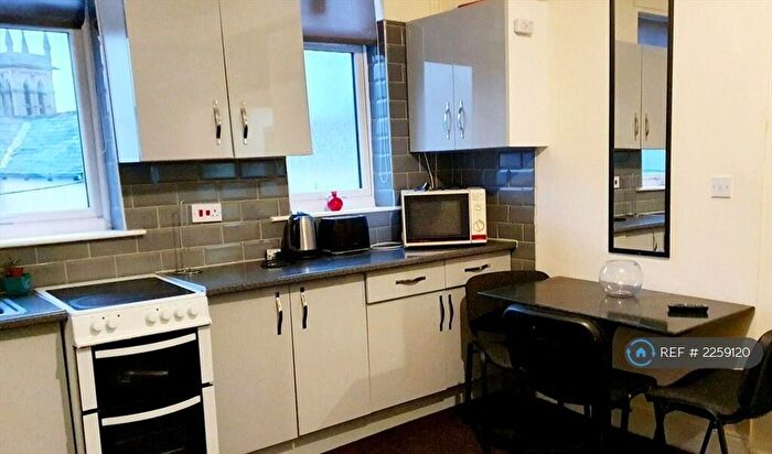 3 Bedroom Flat To Rent In Travis Place, Sheffield, S10