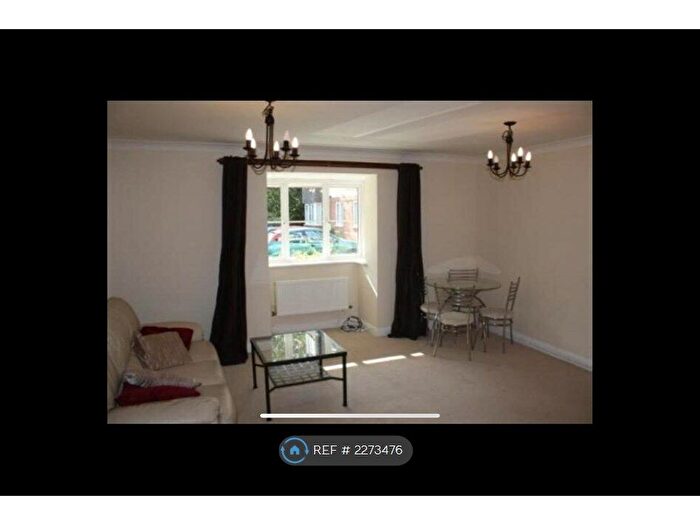 2 Bedroom Flat To Rent In Chaucer Way, London, SW19