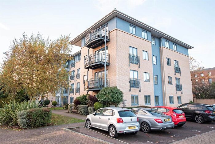 2 Bedroom Flat To Rent In Marine House, Castle Quay Close, Nottingham, NG7