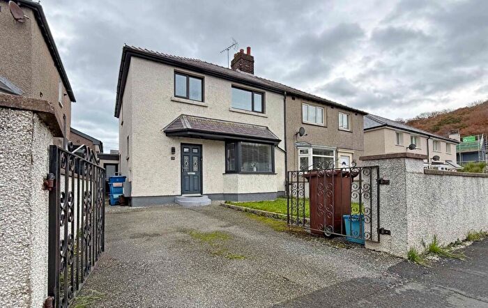 3 Bedroom Semi Detached House For Sale In Ffordd Coed Mawr, Bangor, Gwynedd, LL57