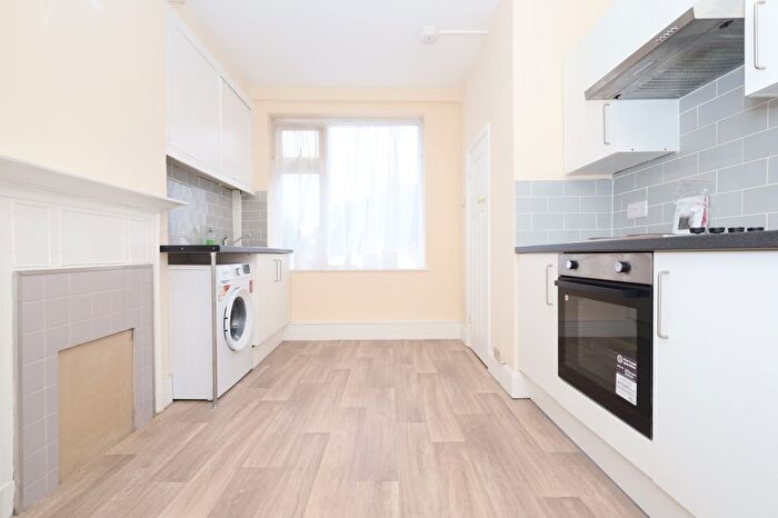 1 Bedroom Flat To Rent In Watling Avenue, Edgware, HA8
