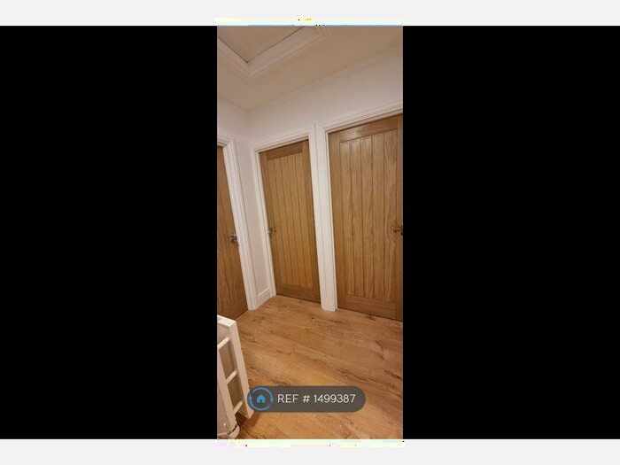 3 Bedroom Semi-Detached House To Rent In Bearing Way, Chigwell, IG7