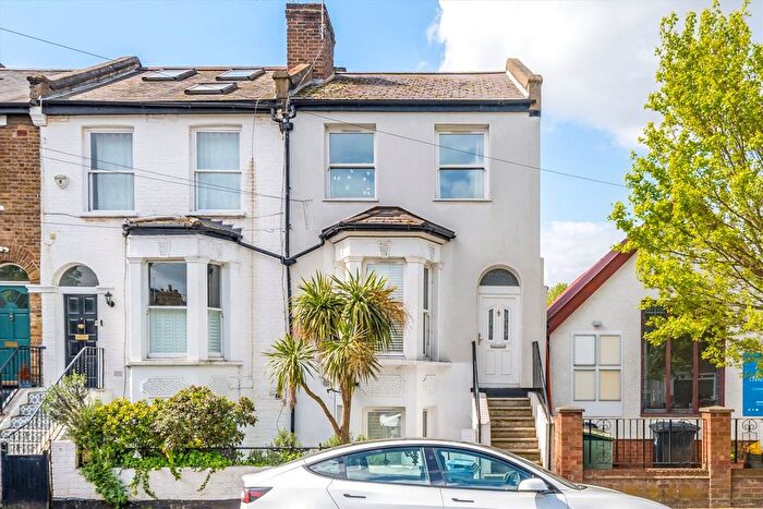 1 Bedroom Flat For Sale In Cunnington Street, Chiswick, W4
