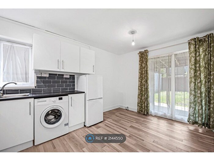 2 Bedroom Flat To Rent In Waghorn Road, London, E13