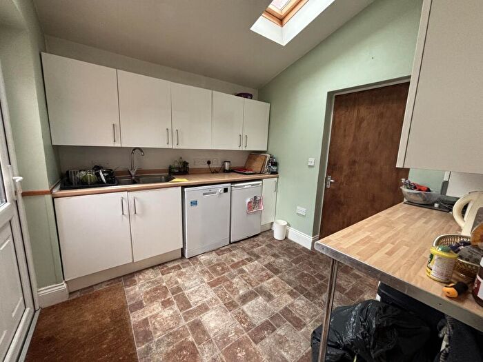 3 Bedroom Semi-Detached House To Rent In Aylestone Drive, Leicester, LE2