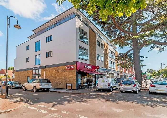 1 Bedroom Flat To Rent In High Street, Shepperton, TW17