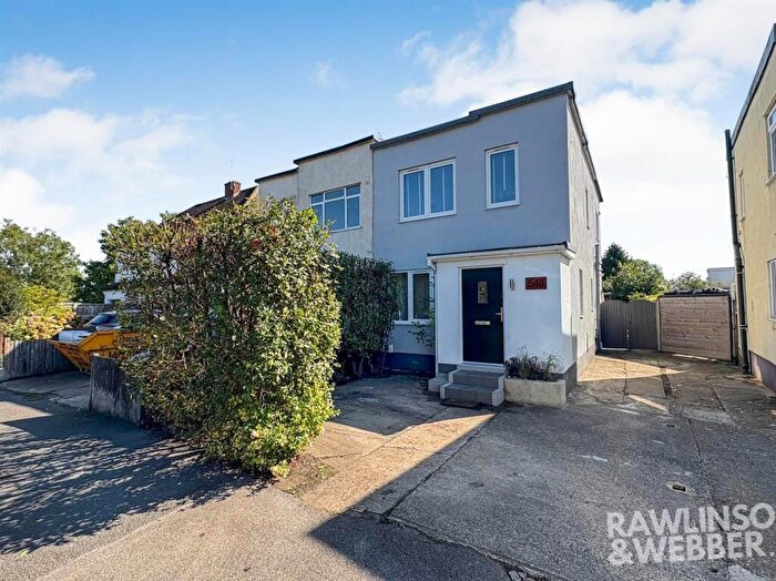 2 Bedroom Semi-Detached House For Sale In Walton Road, West Molesey, KT8