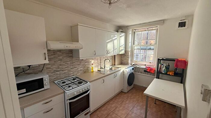 3 Bedroom Flat To Rent In Cyrus House, Farringdon, EC1V