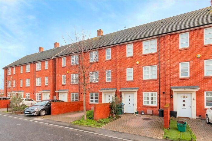 4 Bedroom Terraced House To Rent In Brickfield Road, Mitcham, London, CR4