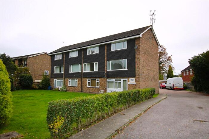2 Bedroom Flat To Rent In North Parade, Horsham, RH12
