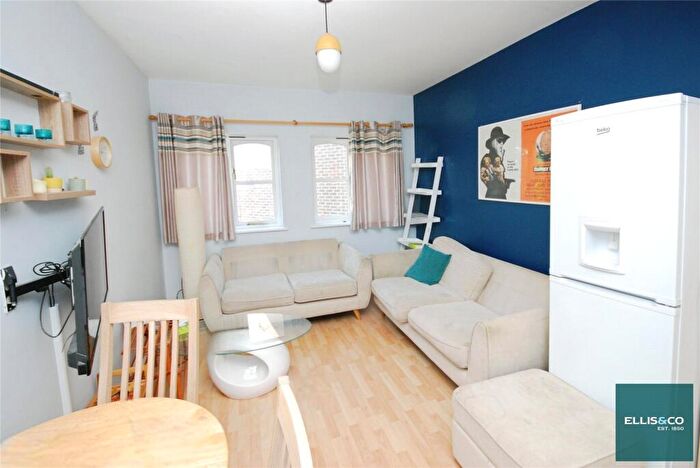 2 Bedroom Apartment For Sale In Crewys Road, Childs Hill, NW2