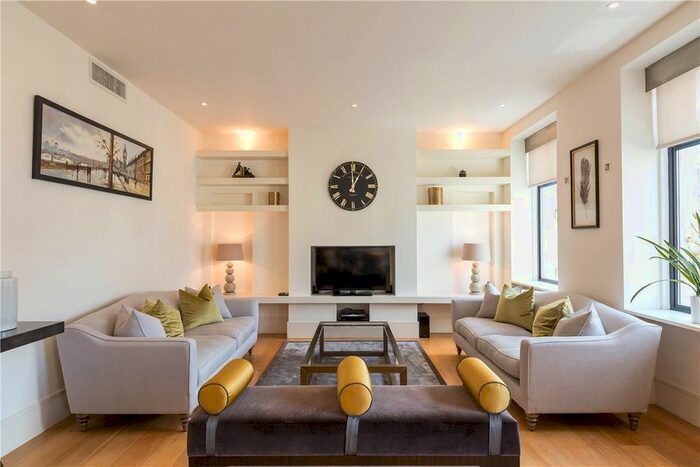 2 Bedroom Flat To Rent In Great Portland Street, Marylebone, London, W1W