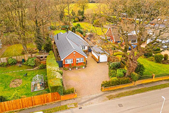4 Bedroom Bungalow For Sale In Oakway, Studham, Central Bedfordshire, LU6