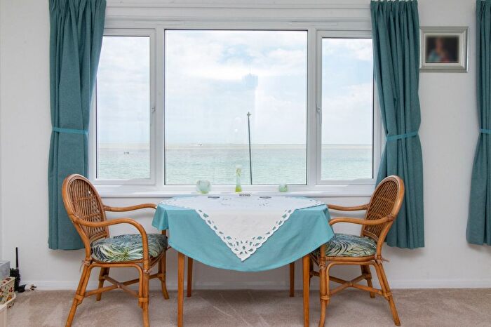 1 Bedroom Flat For Sale In Granville Marina, Ramsgate, CT11