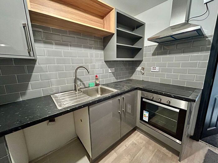 2 Bedroom Flat To Rent In Worlds End Lane, Birmingham, B32