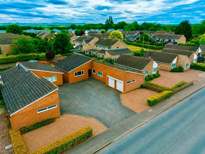 3 Bedroom Bungalow For Sale In The Causeway, Bassingbourn, Royston, SG8