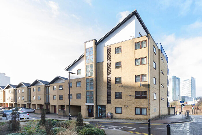 1 Bedroom Apartment To Rent In Gaselee Street, Canary Wharf, E14