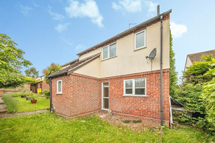 3 Bedroom Detached House For Sale In Bullfinch Close, Colchester, CO4