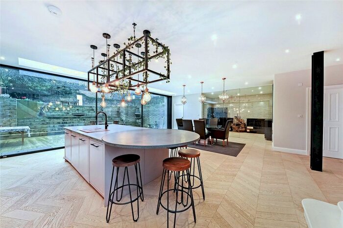 5 Bedroom Semi-Detached House To Rent In Avenue Gardens, Acton, London W3