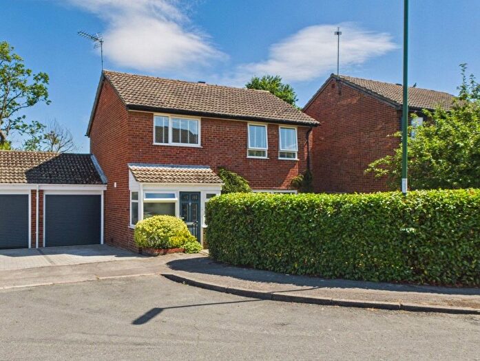 4 Bedroom Link Detached House For Sale In Reapers Close, Horsham, West Sussex., RH12