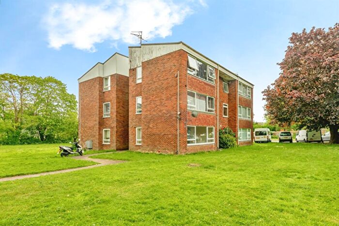 1 Bedroom Flat For Sale In Longbridge Road, Horley, RH6