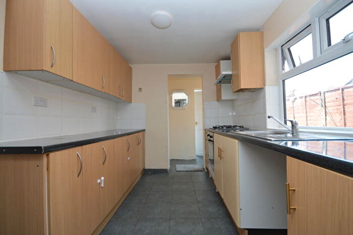 3 Bedroom House To Rent In Edmund Street, Kettering, NN16