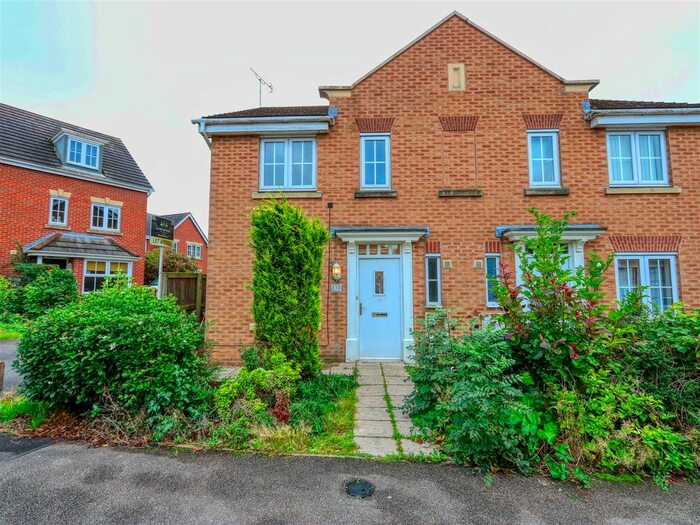 3 Bedroom Semi-Detached House To Rent In Lincoln Way, North Wingfield, Chesterfield, Derbyshire, S42