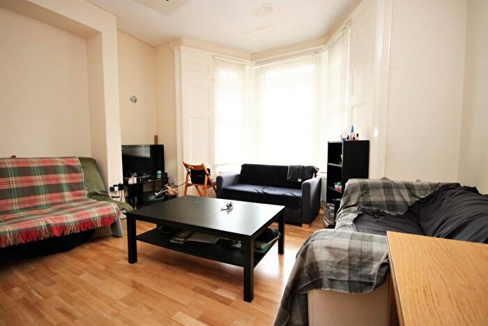 1 Bedroom Flat To Rent In Mayes Road, Wood Green, N22