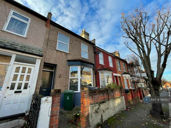 3 Bedroom Terraced House To Rent In Luton Road, London, E17