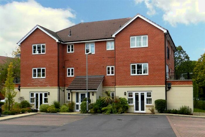 2 Bedroom Apartment To Rent In Waterloo Road, Crowthorne, RG45