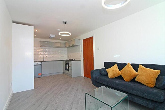 3 Bedroom Flat To Rent In Jamaica Street, London, E1