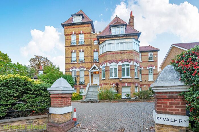 2 Bedroom Flat For Sale In St. Valery, Beulah Hill, London, SE19