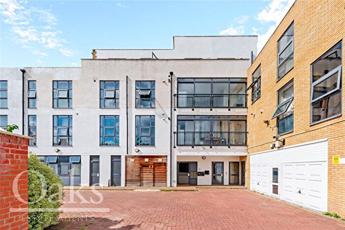 3 Bedroom Flat To Rent In Caxton Road, London, SW19