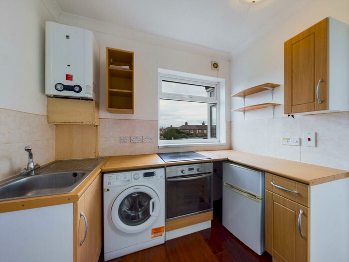 2 Bedroom Flat To Rent In Endike Lane, HU6