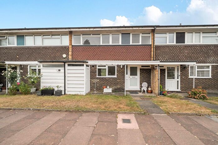 3 Bedroom Terraced House For Sale In Shornefield Close, Bromley, BR1