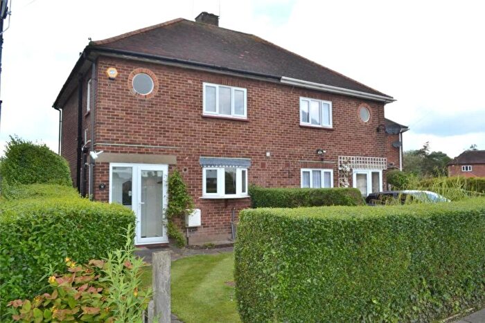 2 Bedroom House For Sale In Dexter Road, Barnet, EN5