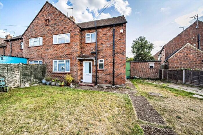 3 Bedroom Semi-Detached House To Rent In Chertsey, Surrey, KT16