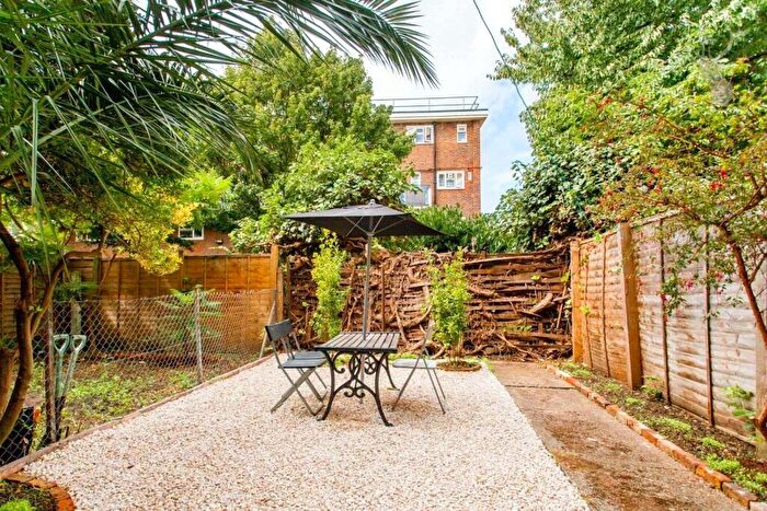 3 Bedroom Maisonette To Rent In Cavendish Street, Hoxton, Islington, London, N1