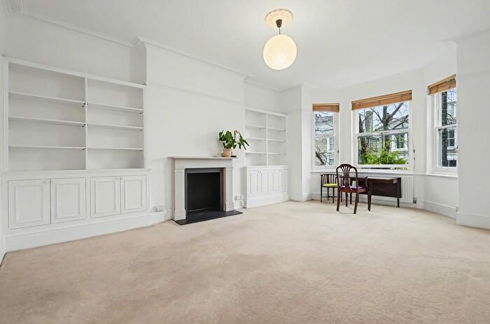 2 Bedroom Apartment For Sale In Cannon Place, Hampstead, London, NW3