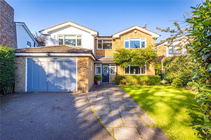 5 Bedroom Detached House For Sale In Carleton Close, Esher, Surrey, KT10
