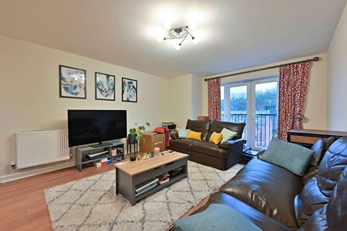 2 Bedroom Flat To Rent In Walton Road, Bushey, WD23